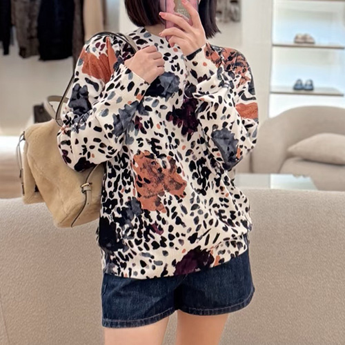 [홍콩명품,FENDI] 펜디 25SS 로고 패턴 여성 니트 스웨터 티셔츠 (화이트), BM24089, TBG, 레플리카의류,미러급사이트