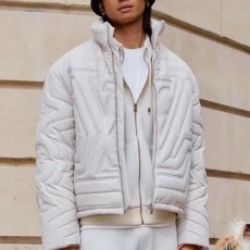 [홍콩명품.LOUIS VUITTON] 루이비통 26SS 로고 터틀넥 다운 패딩 자켓 1AGIOP (화이트), BM24310, JL, 레플리카의류,미러급사이트
