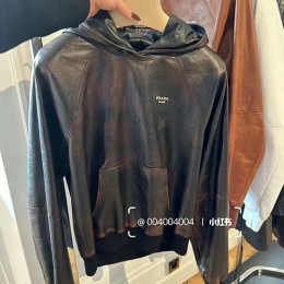 [홍콩명품,PRADA] 프라다 26SS 로고 레더 가죽 후드 티셔츠 (브라운), BM24327, TOM, 레플리카의류,미러급사이트
