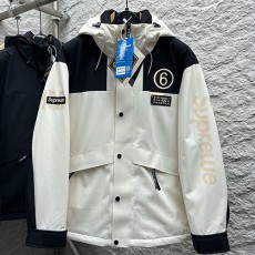 [홍콩명품.Maison Margiela] 메종마르지엘라 26SS 로고 슈프림 콜라보 후드 다운 패딩 파카 자켓 (2컬러), BM24399, 레플리카의류,미러급사이트