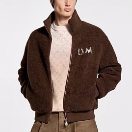 [가격문의][홍콩명품.LOUIS VUITTON] 루이비통 26SS 로고 플리스 봄버 자켓 1AJTU1 (브라운), BM24514, YS, 레플리카의류,미러급사이트