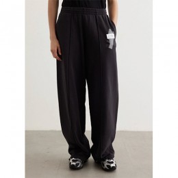 [가격문의][홍콩명품.Maison Margiela] 메종마르지엘라 26SS 로고 테이핑 오버핏 조거 팬츠 바지 (블랙), BM24520, YS, 레플리카의류,미러급사이트