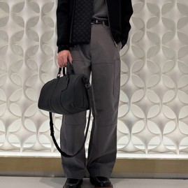 [가격문의][홍콩명품.LOUIS VUITTON] 루이비통 26SS 로고 남자 캐시미어 믹스 카고 바지 1AJBYS (그레이), BM24521, YS, 레플리카의류,미러급사이트