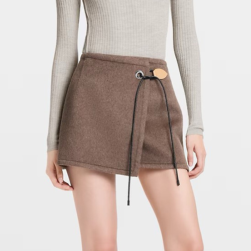 [홍콩명품.LOUIS VUITTON] 루이비통 26SS 로고 여성 미니 스커트 1AJEL1 (브라운), BM24541, MC, 레플리카의류,미러급사이트