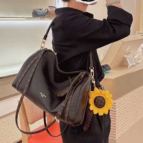 [홍콩명품.LOUIS VUITTON] 루이비통 26SS 로고 모노그램 Express MM 백 M26359, BGM5620, BDA, 홍콩명품가방,명품쇼핑몰,크로스백,핸드백,구매대행