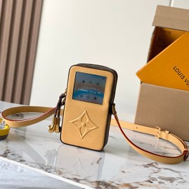 [가격문의][홍콩명품.LOUIS VUITTON] 루이비통 26SS 로고 모노그램 뮤직 플레이어 웨어러블 월렛 M14063, BGM5647, BDA, 홍콩명품가방,명품쇼핑몰,크로스백,핸드백,구매대행