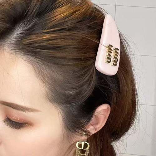 [홍콩명품,MIU MIU] 미우미우 26SS 로고 머리핀 헤어핀 (2컬러), ET3402, JL, 명품악세사리,팔찌,귀걸이,반지