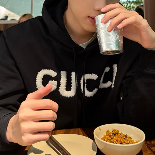 [가격문의][홍콩명품.Gucci] 구찌 26SS 로고 자수 후드 티셔츠 (블랙), BM24716, KB, 레플리카의류,미러급사이트