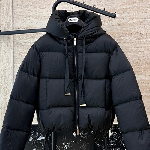 [홍콩명품.MAXMARA] 막스마라 26SS 로고 여성 구스다운 쇼트 후드 패딩 자켓 (블랙), BM24897, KSM, 레플리카의류,미러급사이트