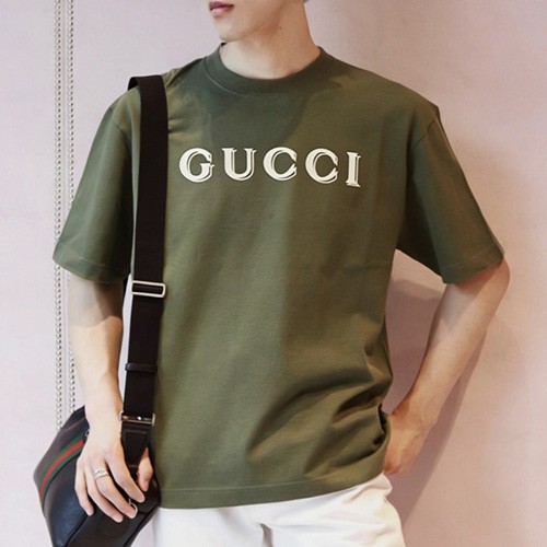 [홍콩명품.Gucci] 구찌 26SS 로고 자수 반팔 티셔츠 (카키), BM25000, JL, 레플리카의류,미러급사이트