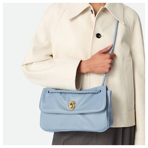 [홍콩명품.BOTTEGA VENETA] 보테가베네타 26SS 로고 매디슨 폰단트 크로스백 836296 (스카이블루), BGM5738, BDA, 무료배송