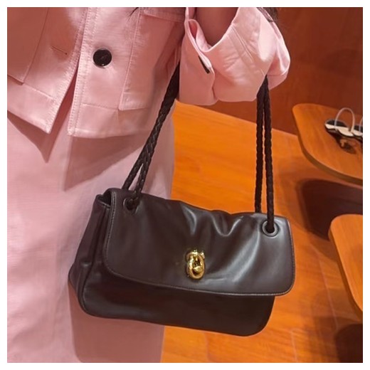 [홍콩명품.BOTTEGA VENETA] 보테가베네타 26SS 로고 매디슨 폰단트 크로스백 836296 (브라운), BGM5740, BDA, 무료배송