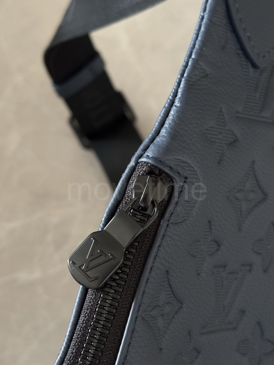 루이비통 로고 모노그램 듀오 슬링 백 네이비 블루 M24467 26SS 상세이미지 4