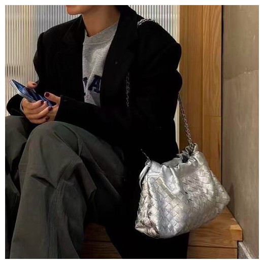 보테가베네타 Dustbag Notte 실버 숄더백 26SS
