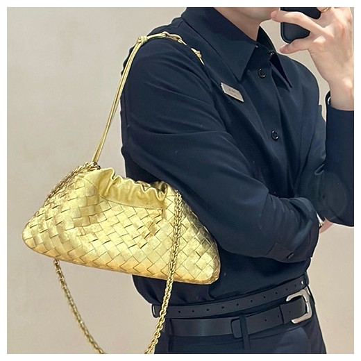 보테가베네타 Dustbag Notte 골드 숄더백 26SS
