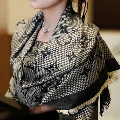 [홍콩명품.LOUIS VUITTON] 루이비통 25SS 로고 모노그램 NEO NATTE 140-140 스카프 머플러 (블랙), ET2984, JX, 홍콩명품의류,구매대행,온라인명품