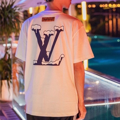 [홍콩명품.LOUIS VUITTON] 루이비통 25SS 로고 그래픽 프린트 반팔 티셔츠 (화이트), BM21013, JU, 홍콩명품의류,구매대행,온라인명품