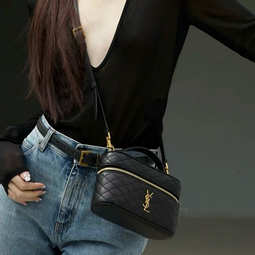 [홍콩명품.YSL] 입생로랑 25SS 로고 골드 지퍼 블랙 퀼티드 바니티 미니 백 766731 1EL071000, BGM4950, BDA, 홍콩명품가방,명품쇼핑몰,크로스백,핸드백,구매대행