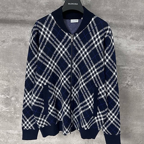 [홍콩명품.Burberry] 버버리 25SS 로고 체크패턴 니트 봄버 자켓 (네이비), BM22208, KK, 레플리카의류,미러급사이트