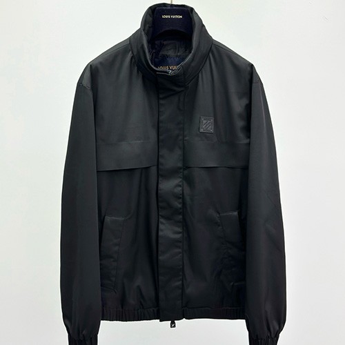 [홍콩명품.LOUIS VUITTON] 루이비통 25SS 로고 터틀넥 봄버 자켓 (블랙), BM22523, G5, 레플리카의류,미러급사이트