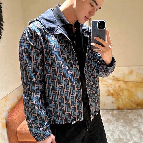 [홍콩명품,FENDI] 펜디 25SS 로고 패턴 리버서블 후드 바람막이 자켓 (네이비), BM22539, KB, 레플리카의류,미러급사이트
