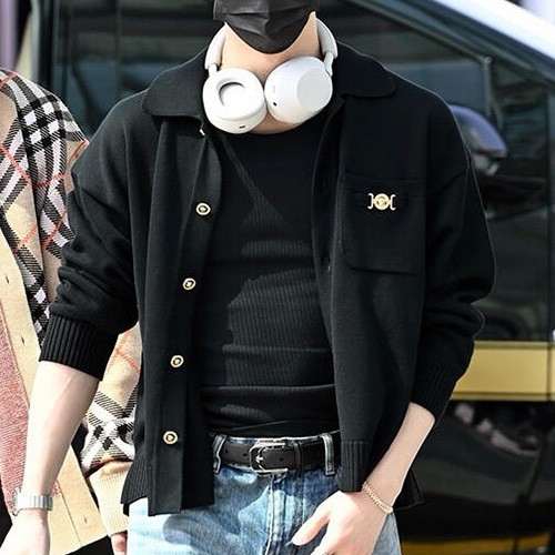 [홍콩명품.VERSACE] 베르사체 25SS 로고 카라 니트 가디건 자켓 (블랙), BM23806, KK, 레플리카의류,미러급사이트