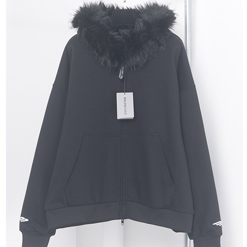 [홍콩명품.BALENCIAGA] 발렌시아가 26SS 로고 자수 퍼 후드 집업 자켓 (블랙), BM24938, JL, 레플리카의류,미러급사이트
