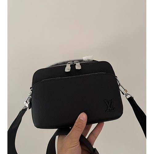 루이비통 로고 에비뉴 메신저백 M11657 (블랙) 26SS