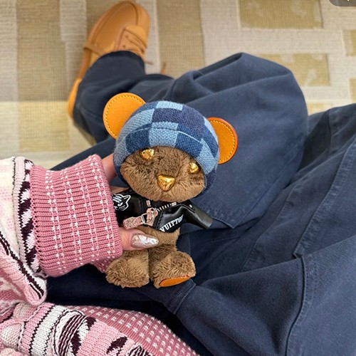 루이비통 로고 NIGO 콜라보 악세사리 피규어 백참 26SS