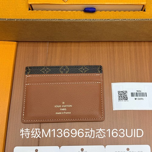 루이비통 로고 모노그램 카드지갑 M13696 (브라운) 26SS