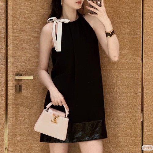 루이비통 여성 슬리브리스 원피스 1AKFAA 26SS
