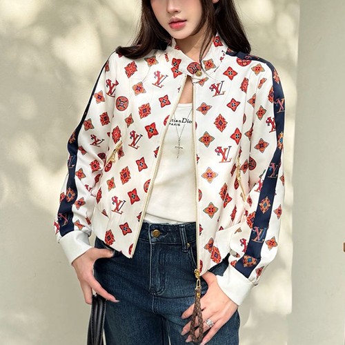 루이비통 여성 모노그램 터틀넥 봄버 자켓 26SS
